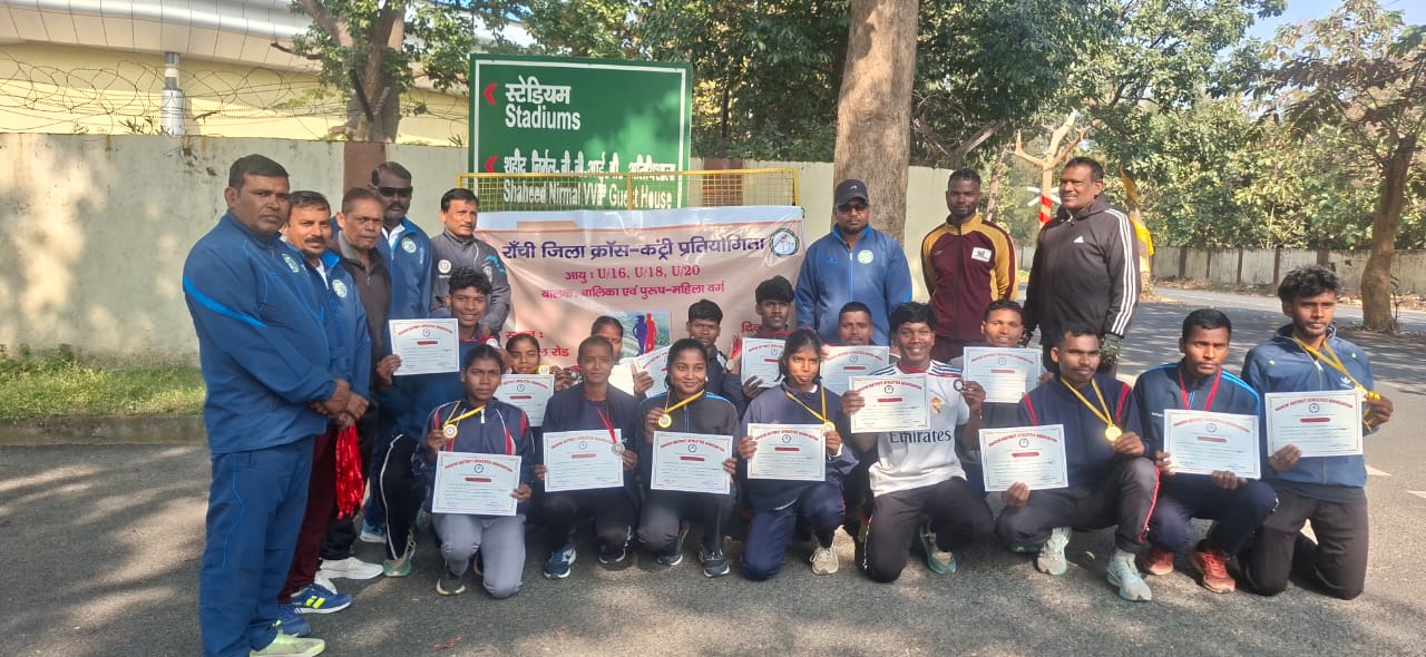 चयनित एथलीट में शामिल खिलाड़ी और प्रशिक्षक चयनित एथलीट में शामिल खिलाड़ी और प्रशिक्षक