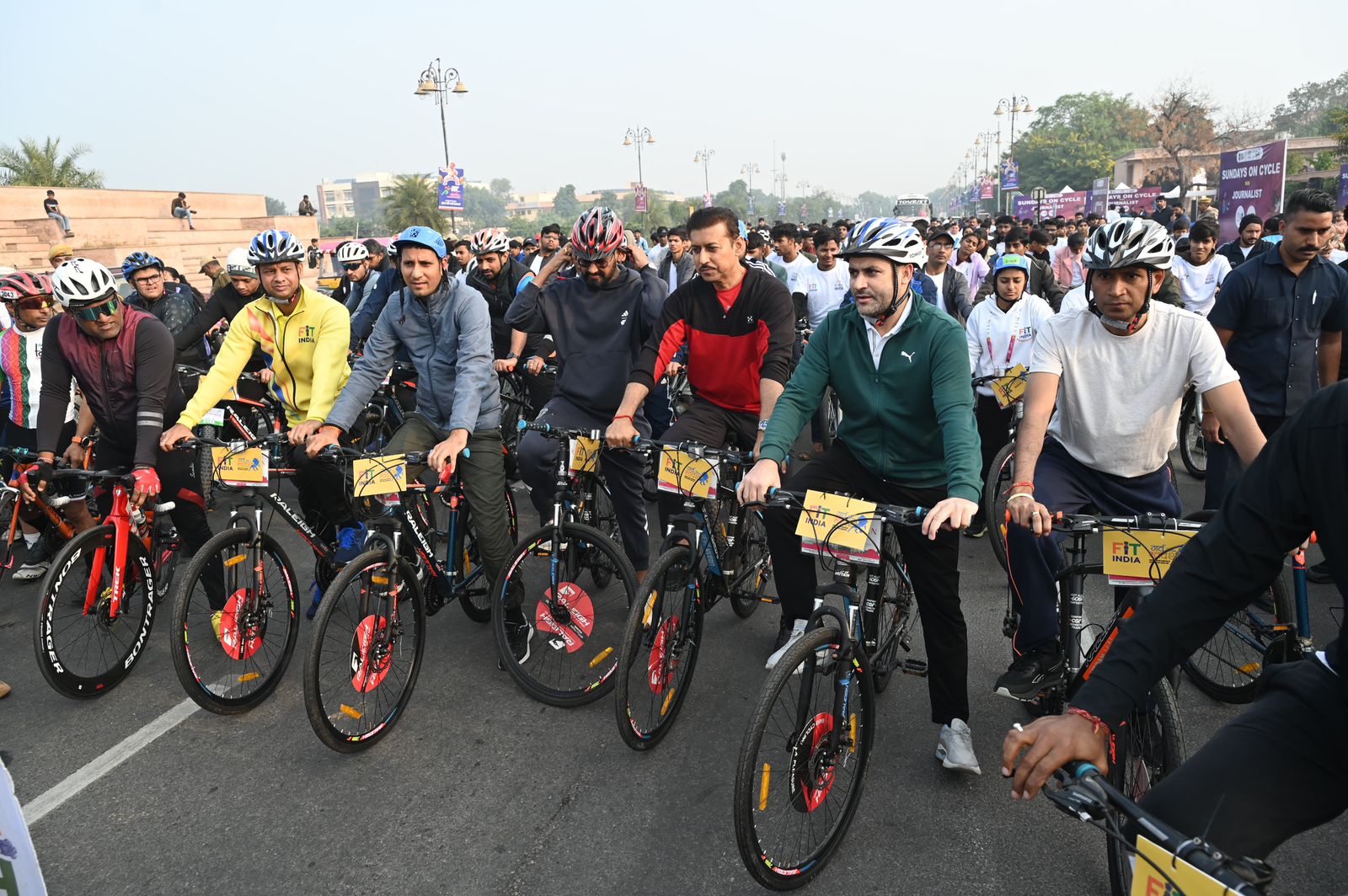 साइकिल चला कर दिया खेल मंत्री ने फिटनेस का मंत्र साइकिल चला कर दिया खेल मंत्री ने फिटनेस का मंत्र