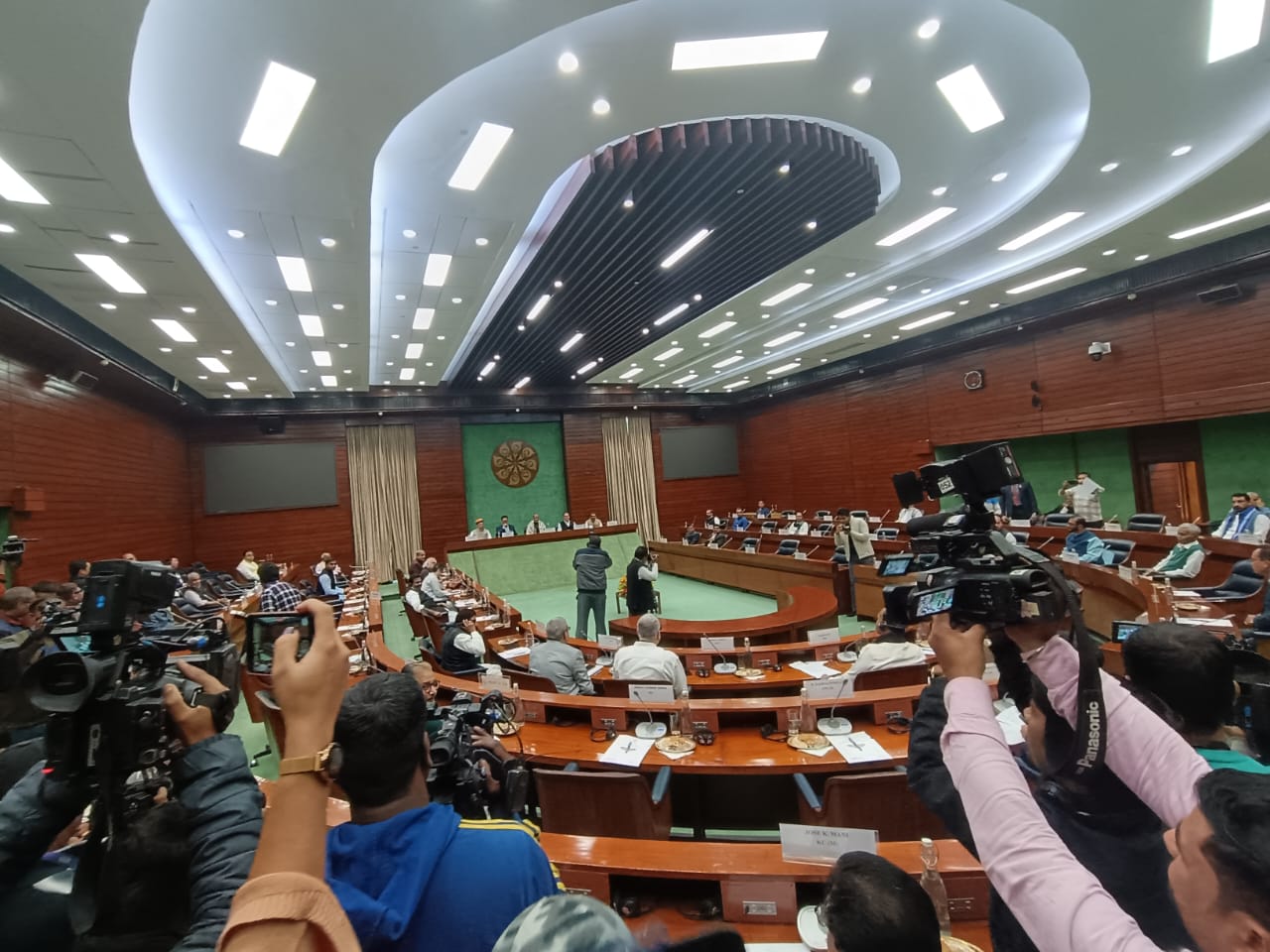 सर्वदलीय बैठक