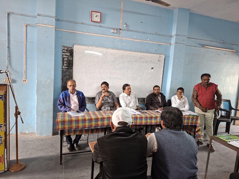 प्राचार्यों की बैठक को संबोधित करते हुए डीईओ अभय कुमार जायसवाल. प्राचार्यों की बैठक को संबोधित करते हुए डीईओ अभय कुमार जायसवाल.