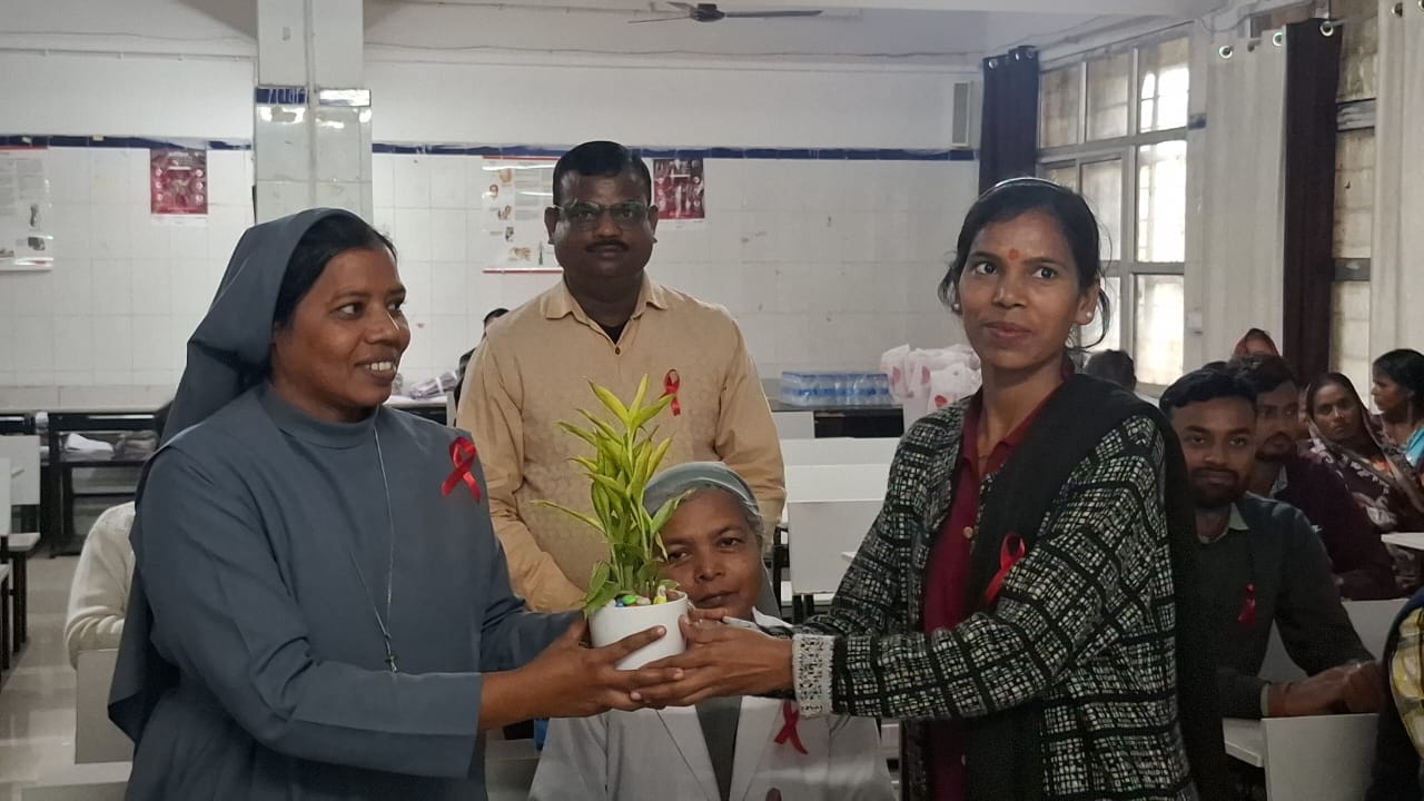 कार्यक्रम में शामिल लोग कार्यक्रम में शामिल लोग