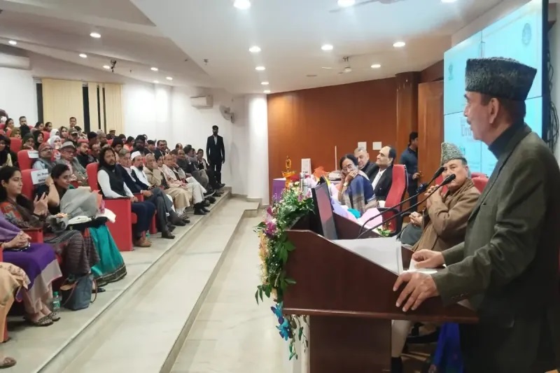 कार्यक्रम को संबोधित करते हुए पूर्व संसदीय कार्य मंत्री गुलाम नबी आज़ाद कार्यक्रम को संबोधित करते हुए पूर्व संसदीय कार्य मंत्री गुलाम नबी आज़ाद