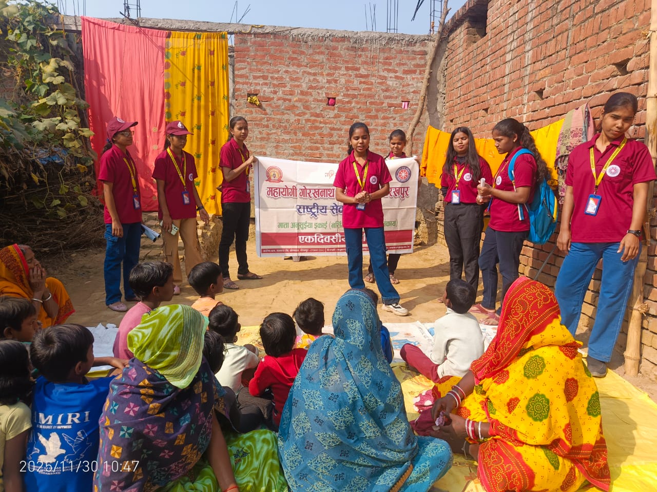 रासेयो स्वयंसेवकों ने गांव में लगाया विशेष जागरूकता शिविर*