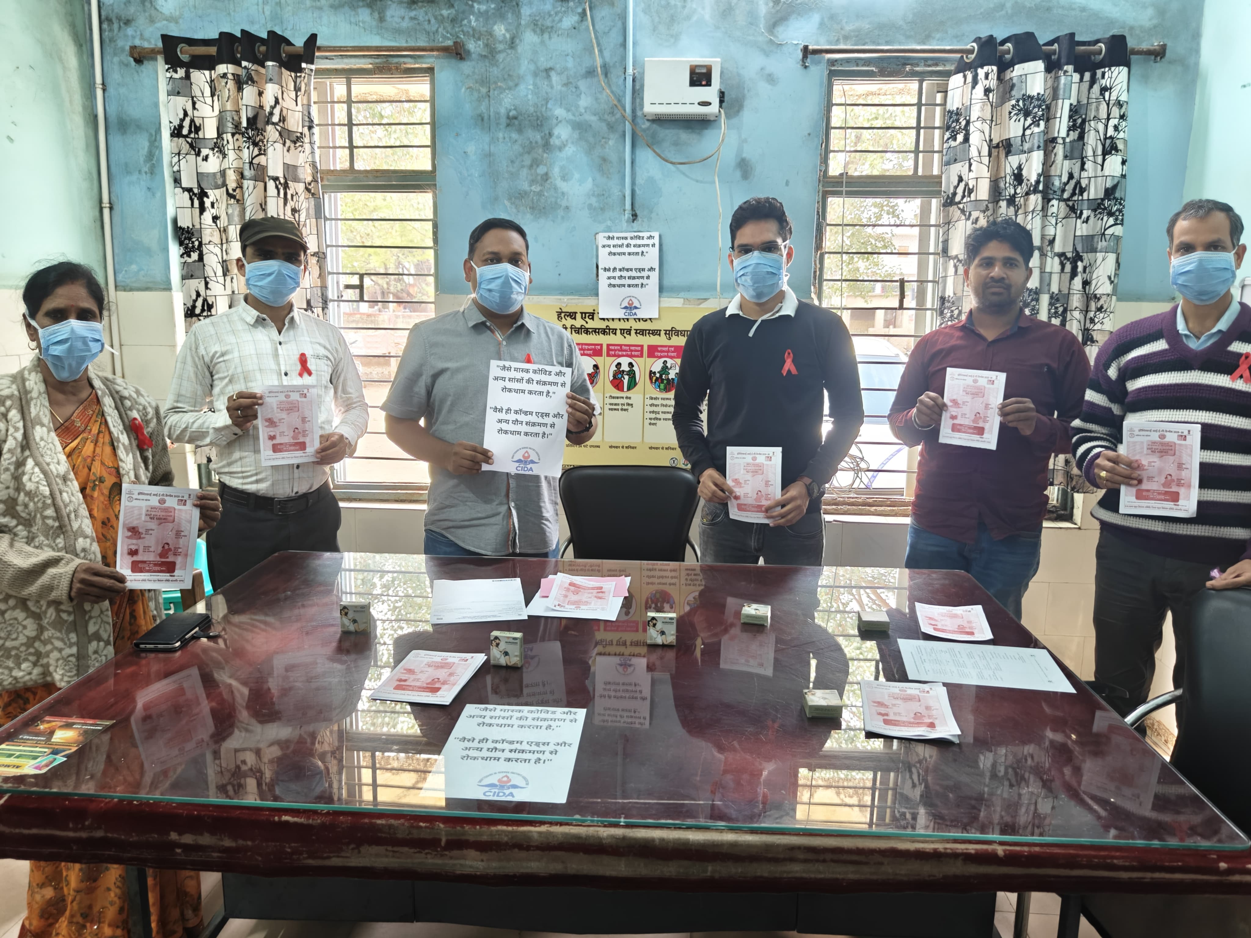 सीएचसी नवागढ़ में लोगों को जागरूक कर मनाया गया विश्व एड्स दिवस