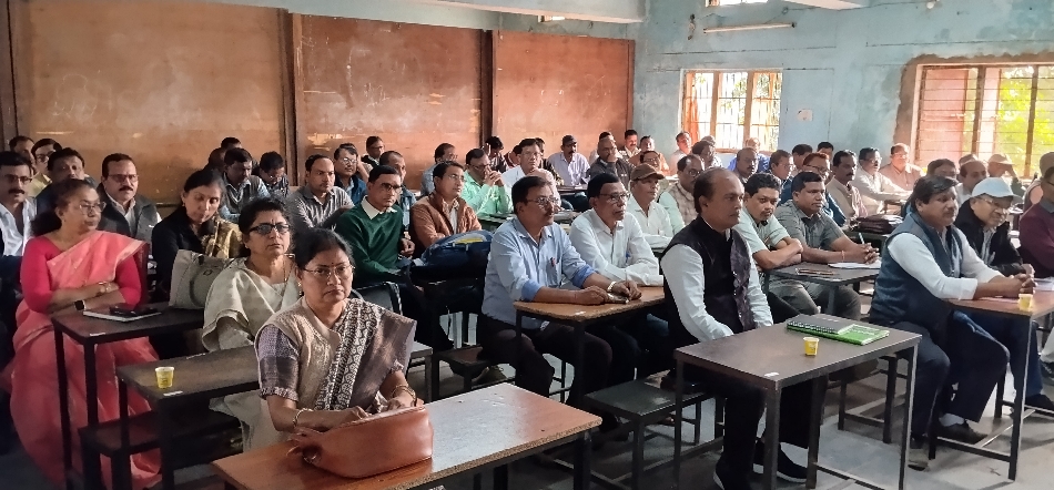 Examination की तैयारियों को लेकर आयोजित बैठक में उपस्थित जिले के प्राचार्य. Examination की तैयारियों को लेकर आयोजित बैठक में उपस्थित जिले के प्राचार्य.