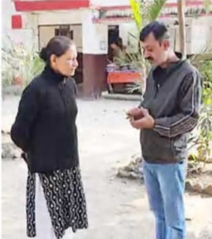 थाने में तहरीर देने पहुंची संध्या रस्तोगी