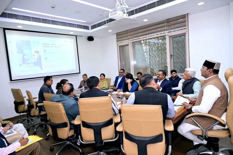 सहकारिता विभाग के वरिष्ठ अधिकारियों के साथ महत्वपूर्ण बैठक