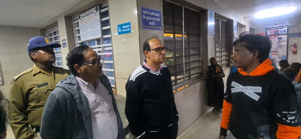 दमोह-बच्चों ने अरंडी के बीज खाये,हालत खराब दो दर्जन के करीब जिला चिकित्सालय पहुंचे