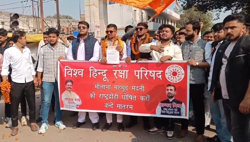 मांग पत्र सौंपने आये पदाधिकारियों का छायाचित्र
