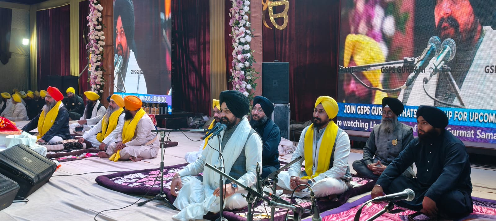 भव्य सबद संकीर्तन समागम में कीर्तन करते रागी जत्था