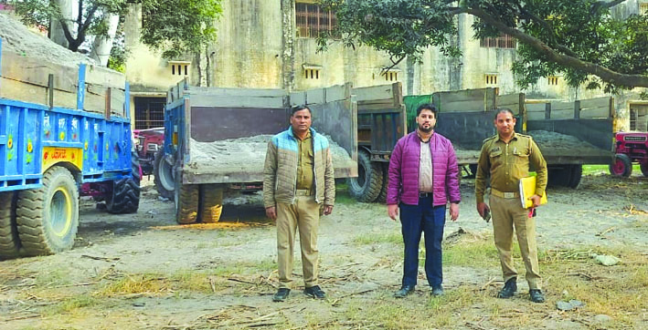 पकड़े गयी ट्रेक्टर ट्राली