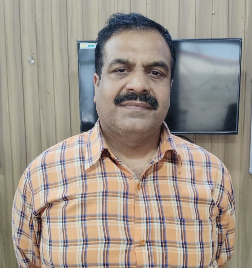 रिश्वत लेते रंगे हाथ गिरफ्तार किए गए आरोपी प्रभारी निरीक्षक अरुण कुमार यादव