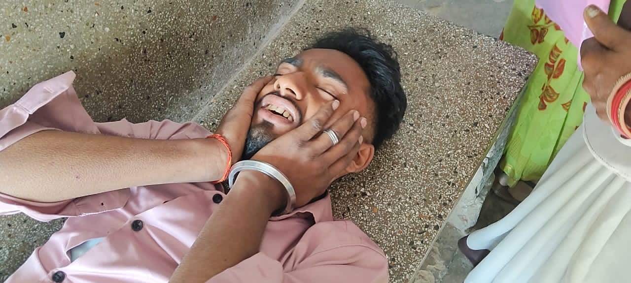 घायल युवककी फोटो