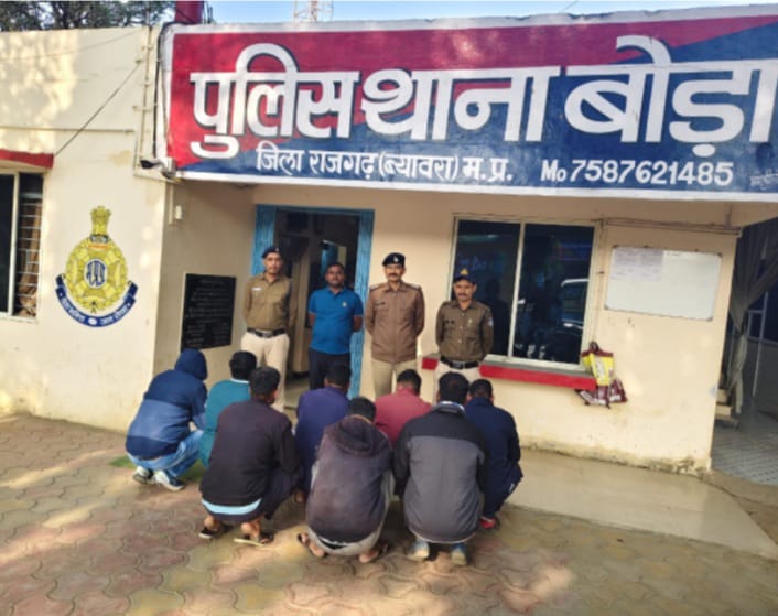 फरार आठ इनामी आरोपित गिरफ्तार