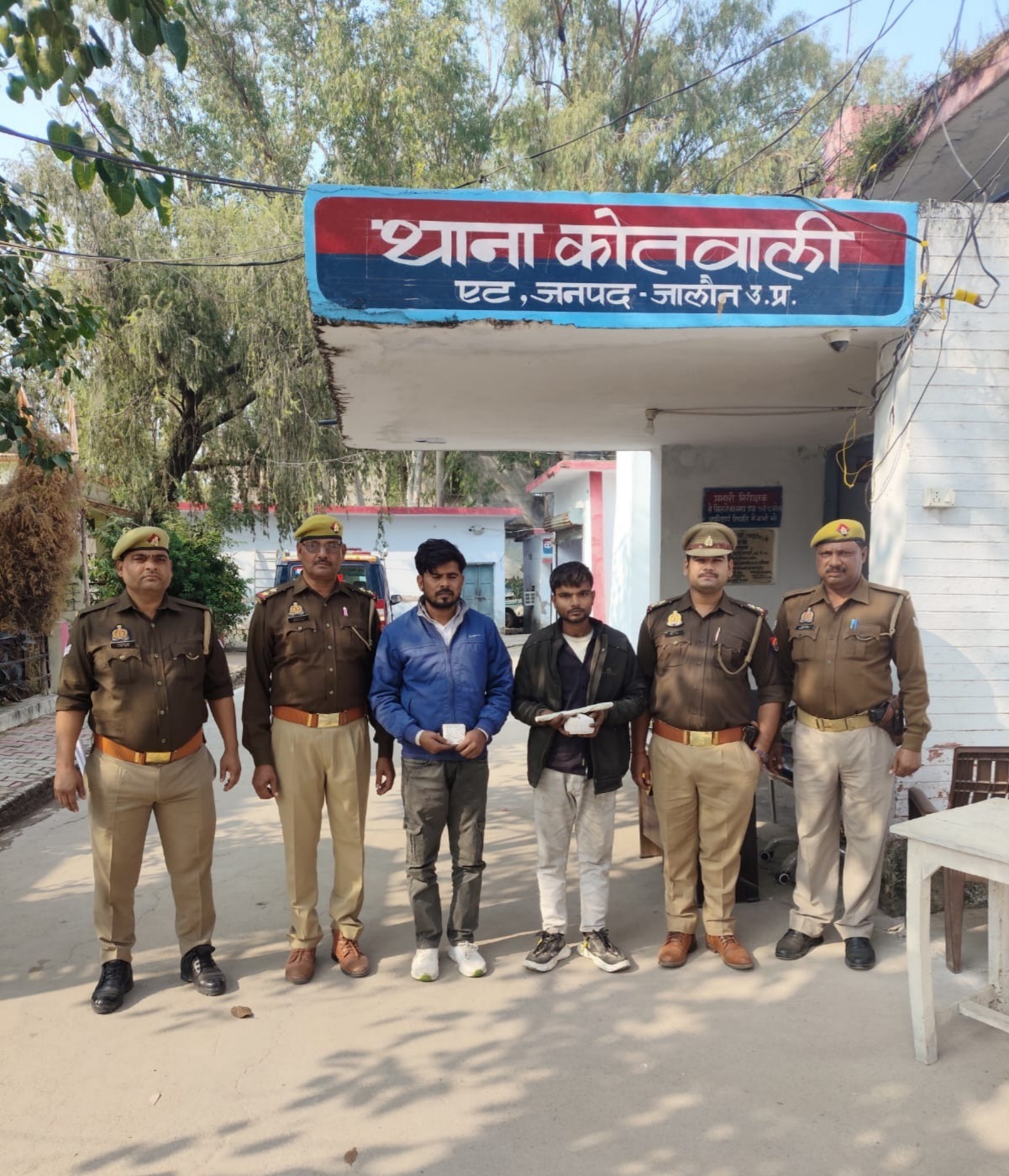 पुलिस की गिरफ्त में चोर