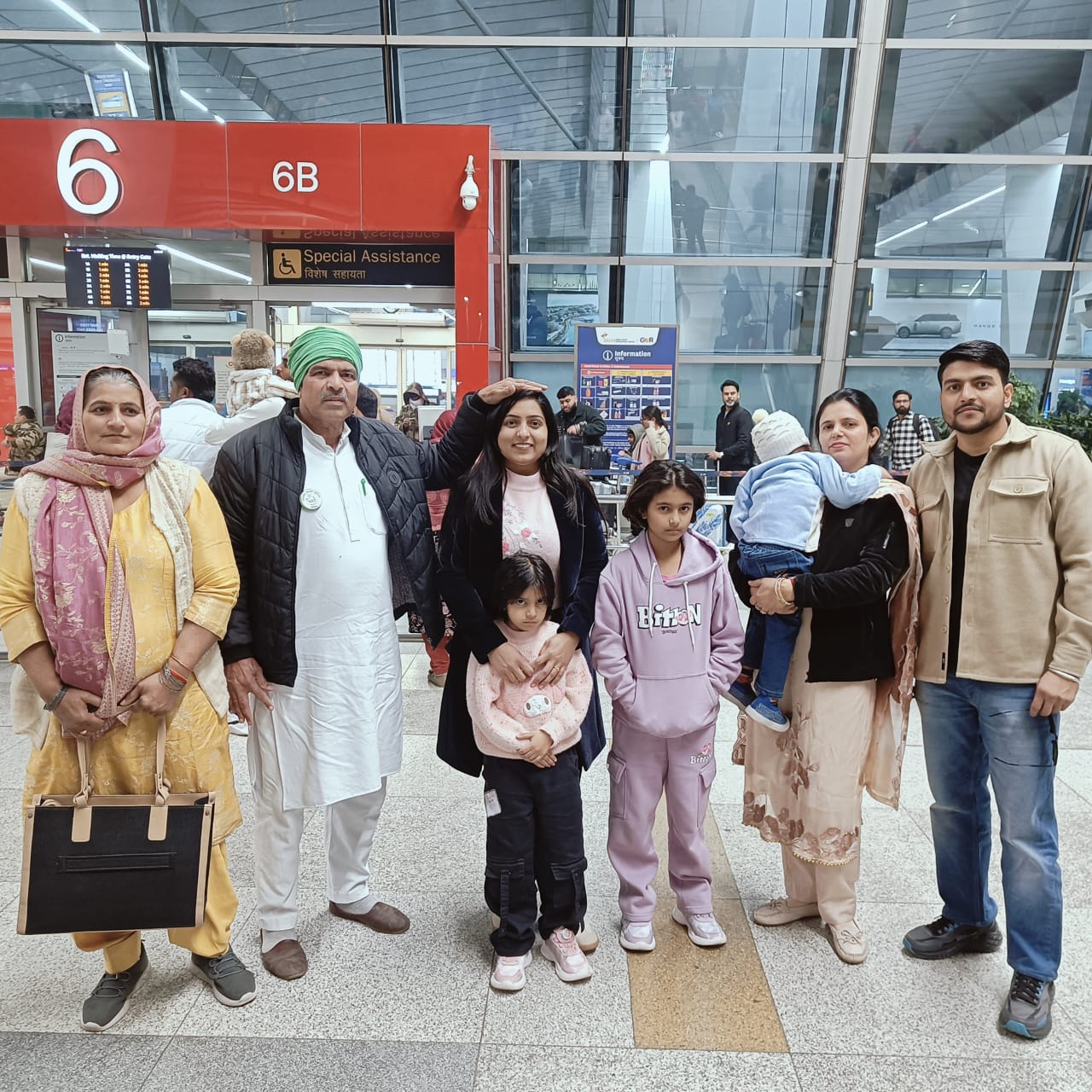 पौलेंड के लिए रवाना होते हुए डा. संगीता ढुल.