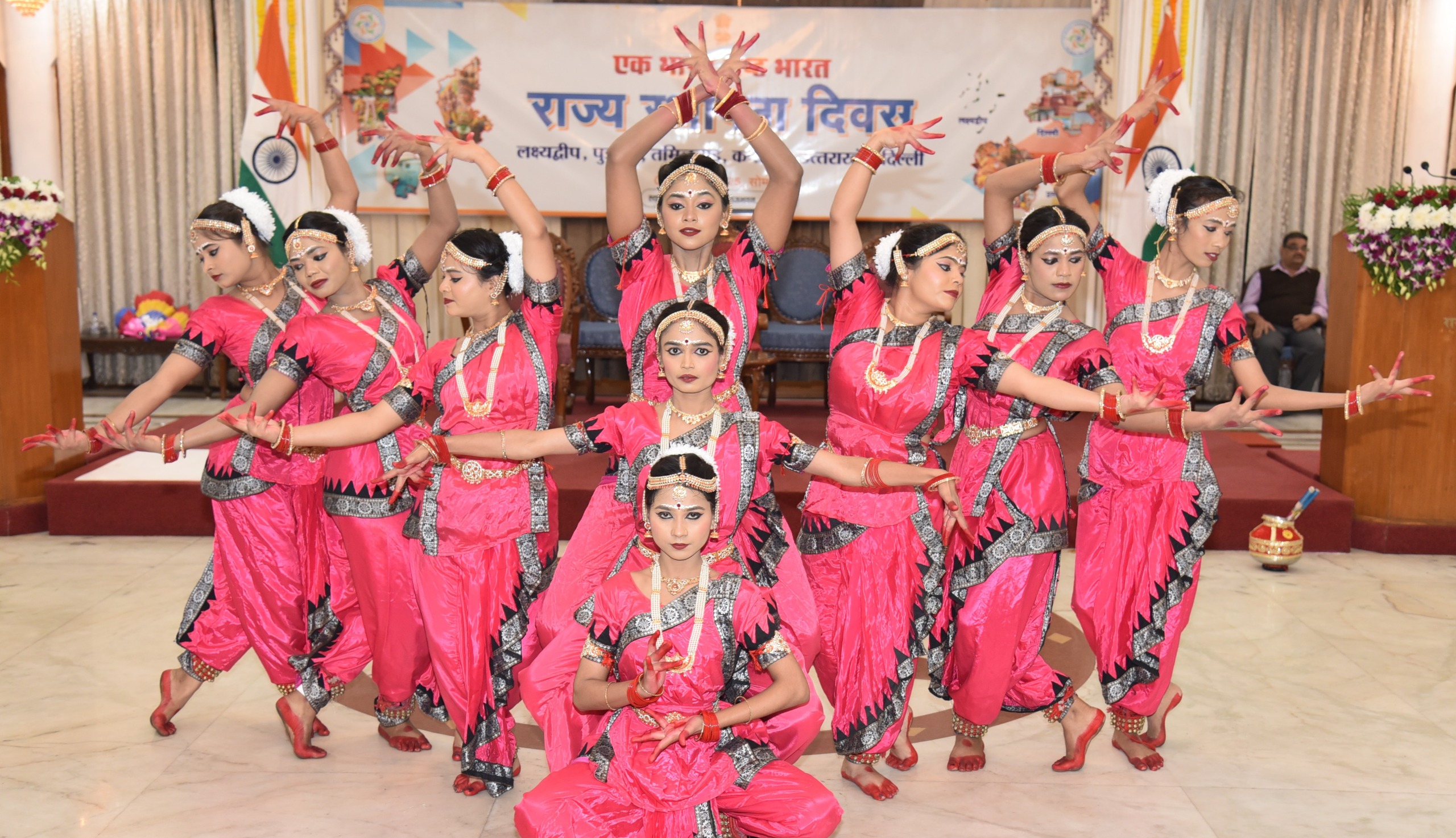 राजभवन के छत्तीसगढ़ मण्डपम् में आयोजित स्थापना दिवस समारोह में राज्यपाल रमेन डेका