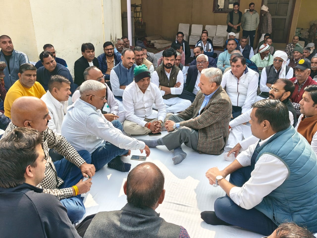 गुरुग्राम के खेड़ला गांव में स्वर्गीय मामराज सिंह को श्रद्धांजलि देने पहुंचे केंद्रीय मंत्री राव इंद्रजीत ङ्क्षसह।