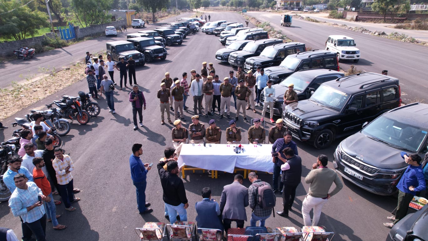 पुलिस ने की काले शीशे व मोडिफाईड दुपहिया वाहनों के खिलाफ कार्रवाई पुलिस ने की काले शीशे व मोडिफाईड दुपहिया वाहनों के खिलाफ कार्रवाई