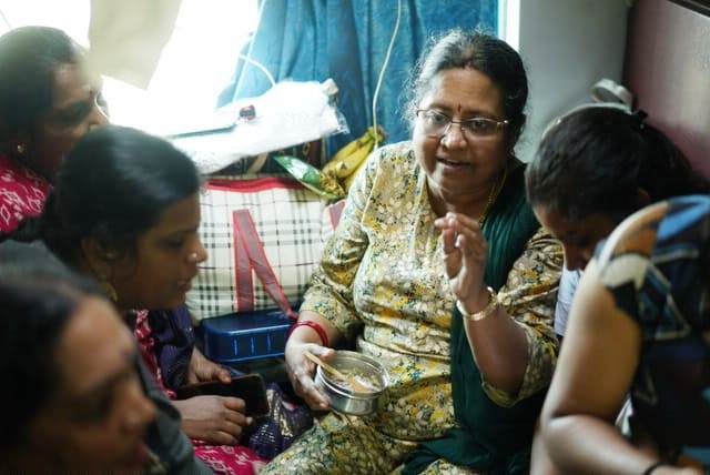 काशी तमिल संगमम के लिए तमिलनाडु से विशेष ट्रेन से रवाना होते प्रतिनिधि काशी तमिल संगमम के लिए तमिलनाडु से विशेष ट्रेन से रवाना होते प्रतिनिधि