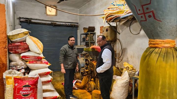पिसाई केंद्रों पर खाद्य विभाग की कार्रवाई