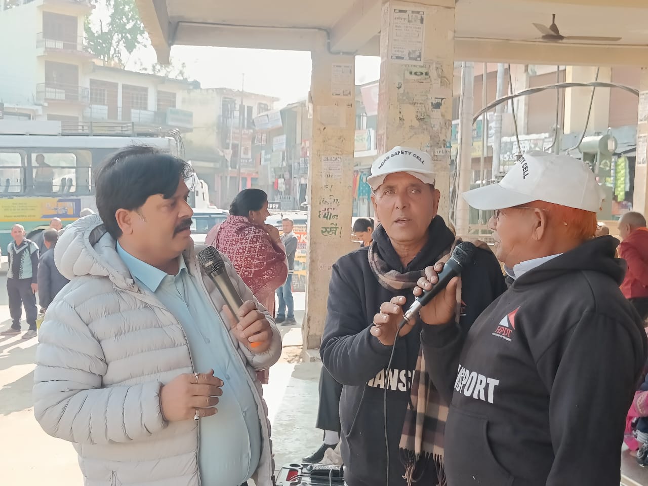 लोक कलाकारों ने दिया सड़क सुरक्षा जागरुकता का संदेश लोक कलाकारों ने दिया सड़क सुरक्षा जागरुकता का संदेश