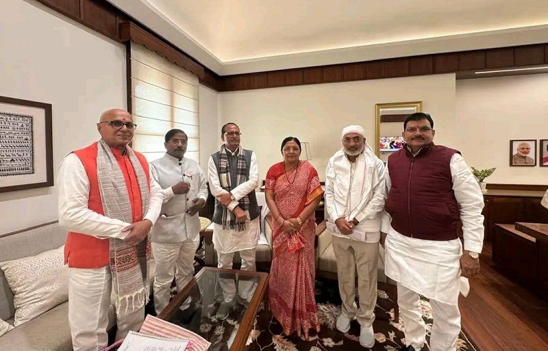केंद्रीय कृषि मंत्री से मिला प्रतिनिधिमंडल केंद्रीय कृषि मंत्री से मिला प्रतिनिधिमंडल