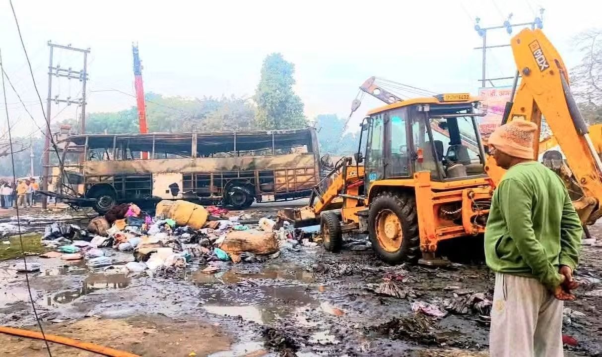 बलरामपुर में बस दुर्घटना बलरामपुर में बस दुर्घटना