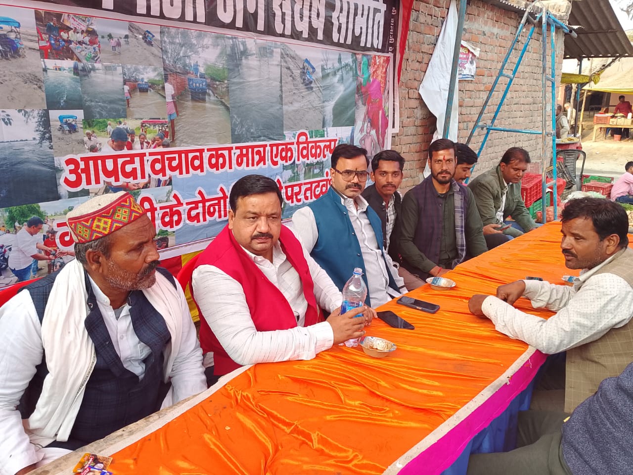 फर्रुखाबाद। तट बनफह बनाओ संघर्ष समिति की बैठक फर्रुखाबाद। तट बनफह बनाओ संघर्ष समिति की बैठक