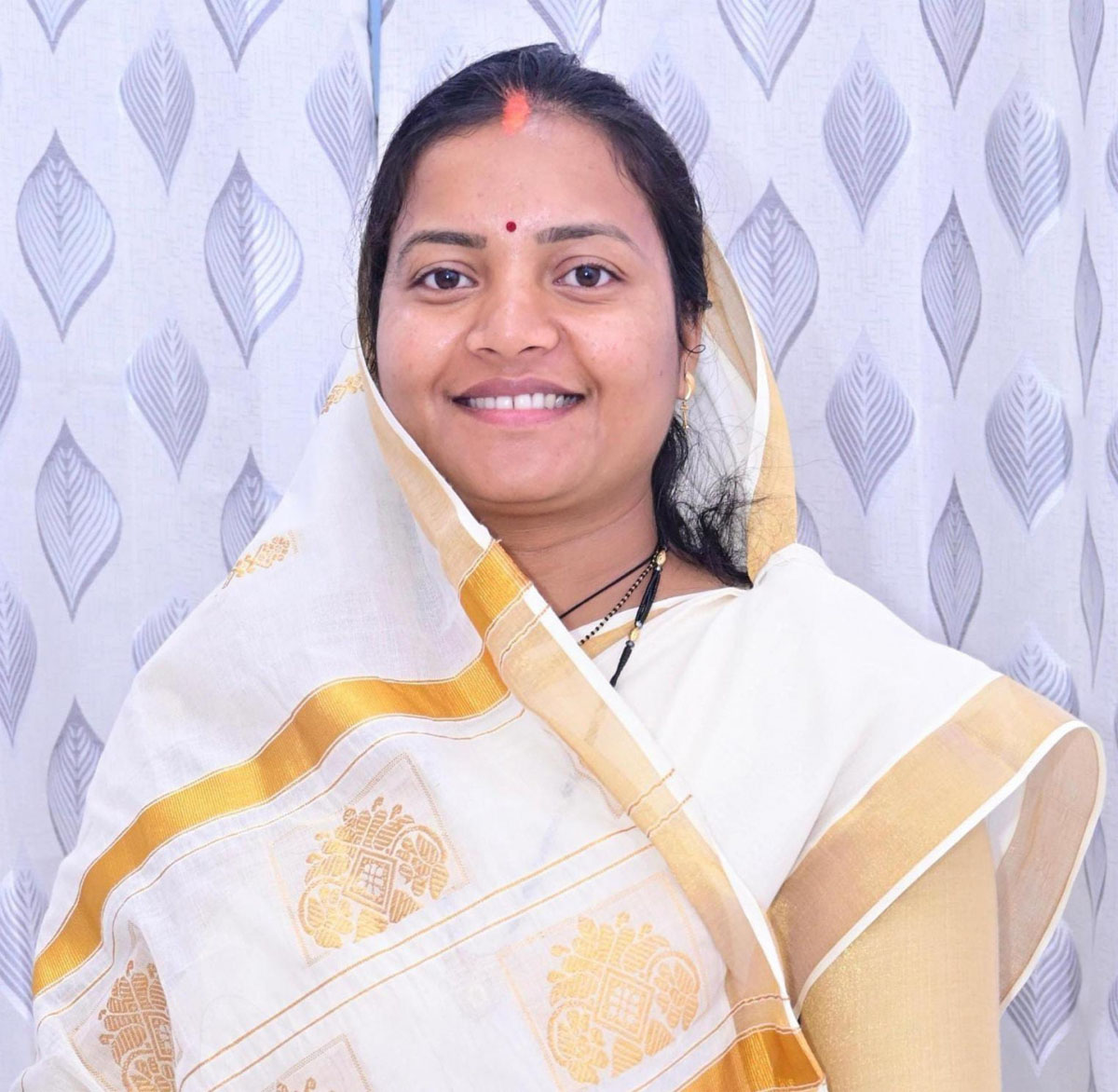 मंत्री  लक्ष्मी राजवाड़े  फाइल फाेटाे