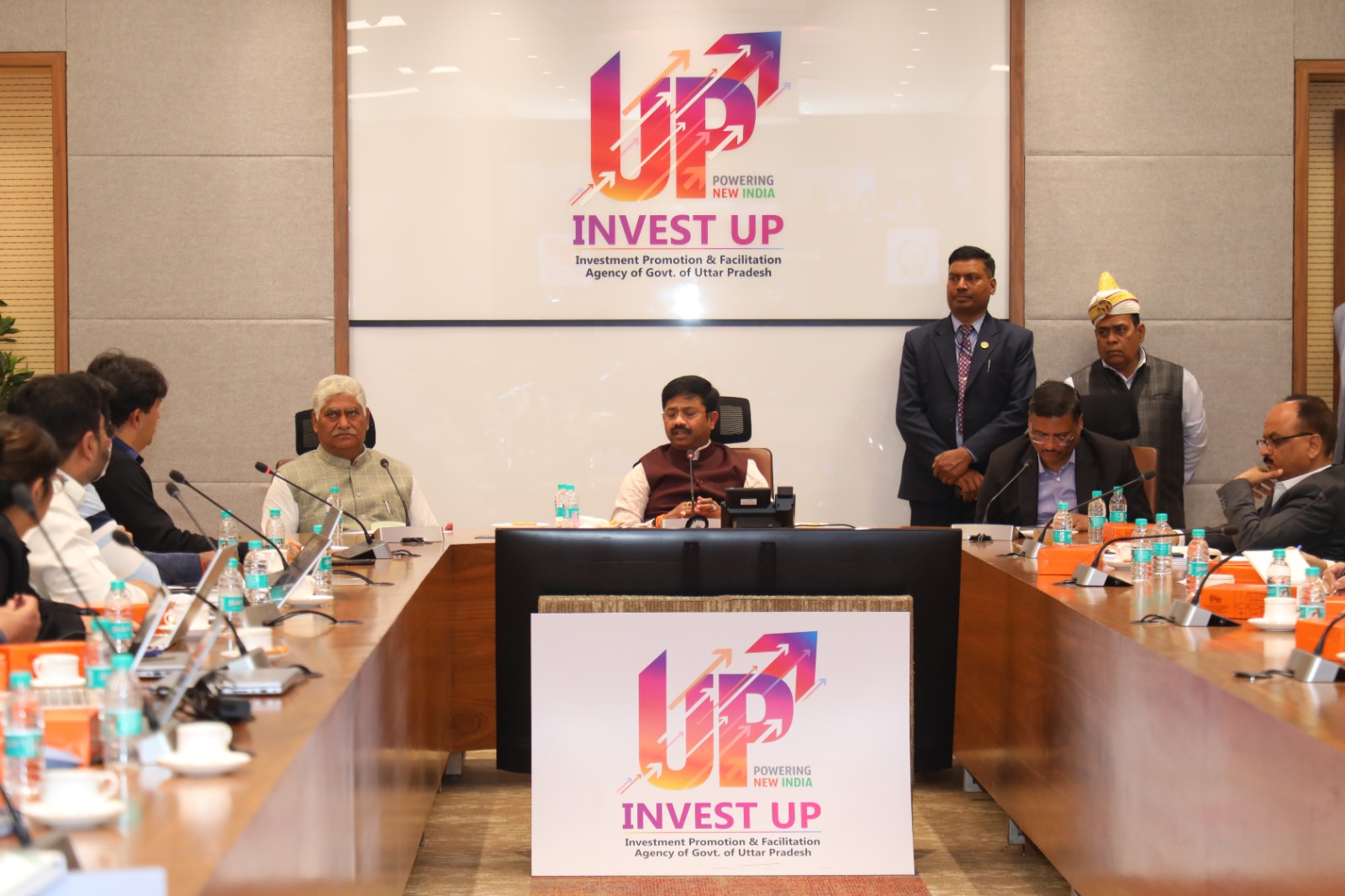 औद्योगिक विकास मंत्री नन्द गोपाल गुप्ता नन्दी पिकप भवन सभागार में समीक्षा बैठक