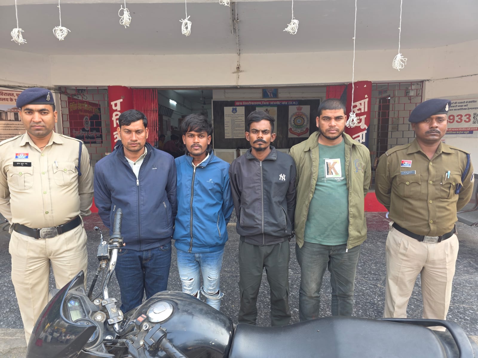 गिरफ्तार आरोपित गिरफ्तार आरोपित
