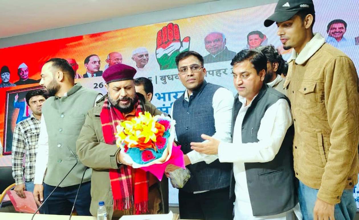 कांग्रेस के वरिष्ठ नेताओं के साथ ओबीसी मोर्चा के पदाधिकारी। कांग्रेस के वरिष्ठ नेताओं के साथ ओबीसी मोर्चा के पदाधिकारी।
