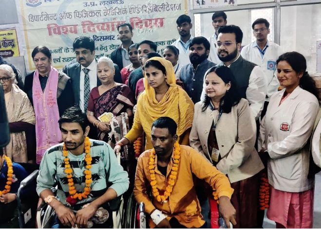 दिव्यांग मरीजों के साथ कुलपति प्रोफेसर सोनिया नित्यानंद दिव्यांग मरीजों के साथ कुलपति प्रोफेसर सोनिया नित्यानंद