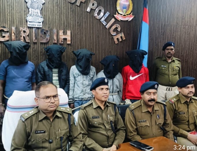 एसपी जानकारी देते हुए एसपी जानकारी देते हुए
