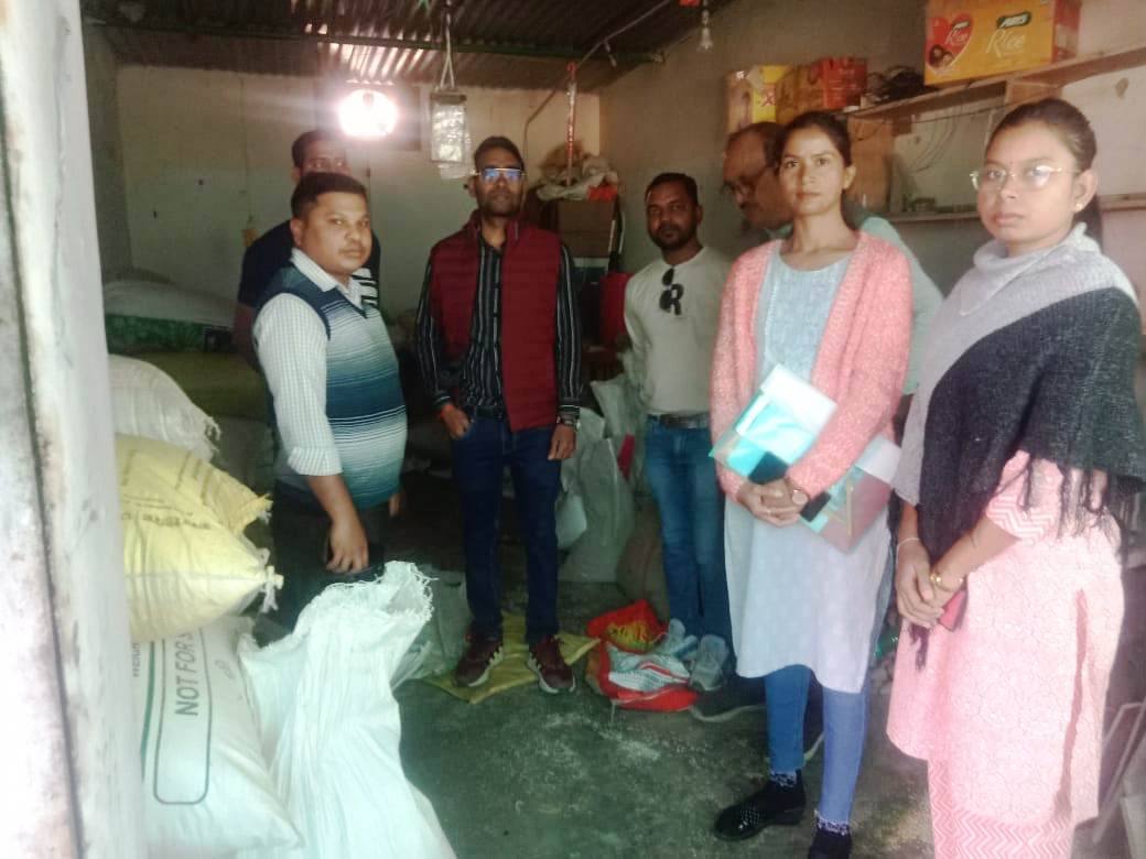 कलेक्टर जन्मेजय महोबे के निर्देशन में अवैध धान भंडारण व परिवहन पर की जा रही लगातार कार्रवाई