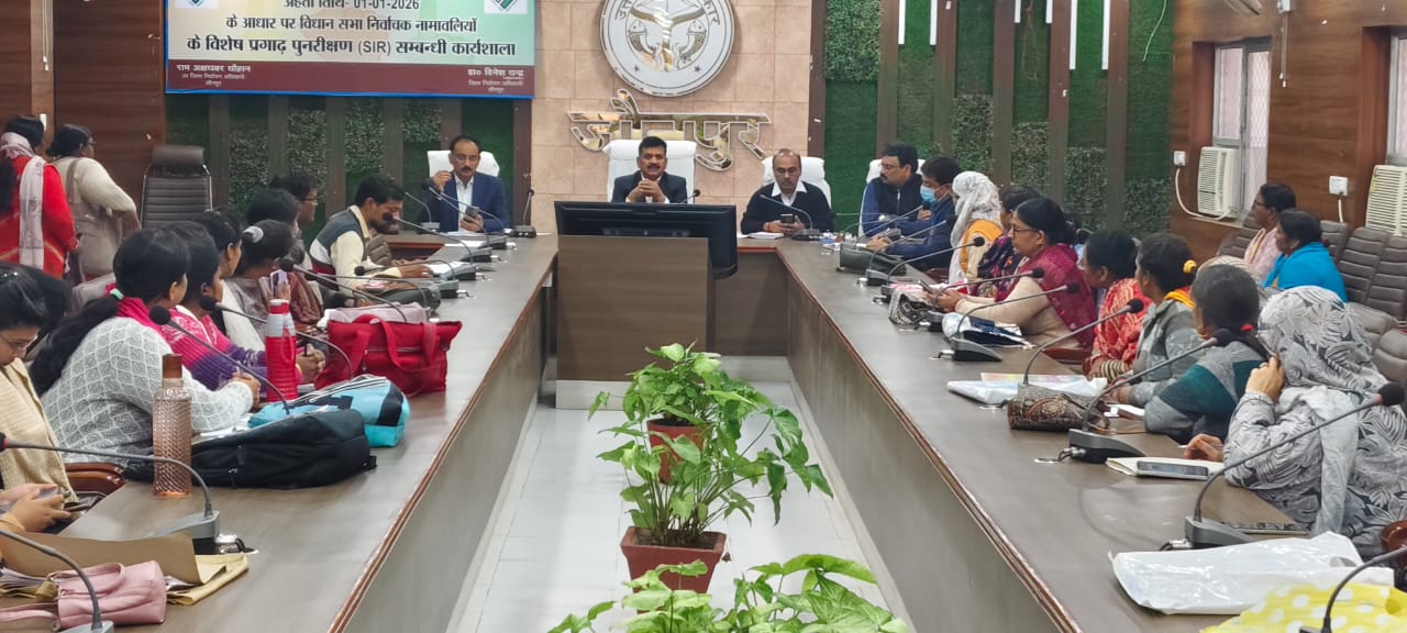 जिलाधिकारी डॉ दिनेश चंद्र सिंह जिलाधिकारी डॉ दिनेश चंद्र सिंह