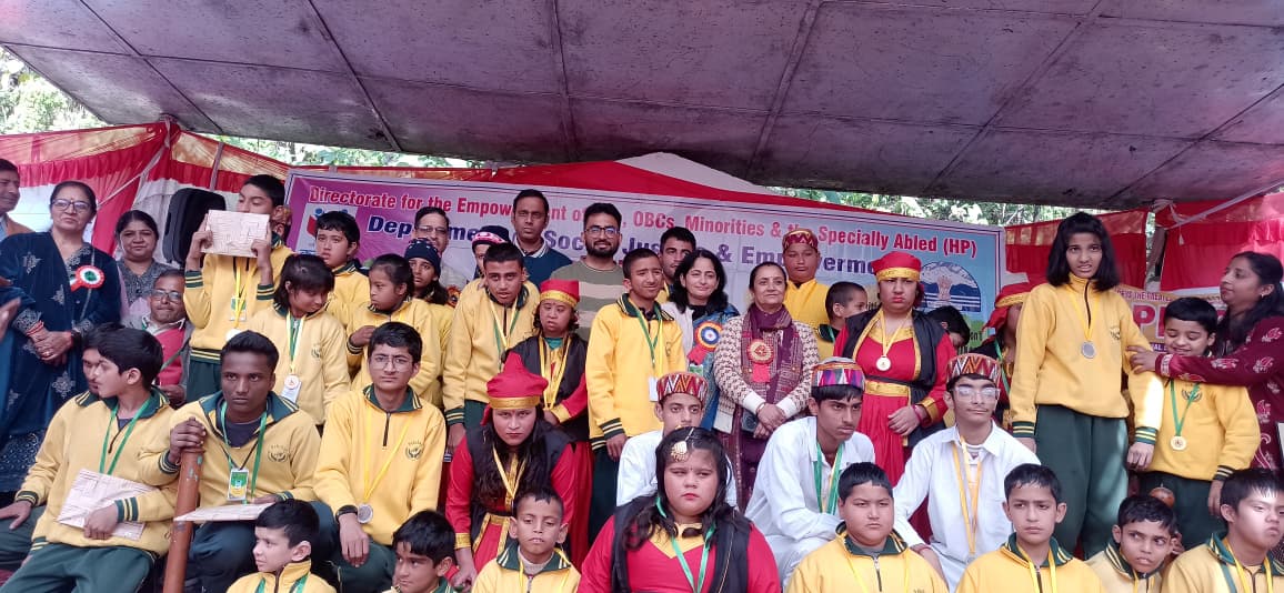 अंतर्राष्ट्रीय दिव्यांगता दिवस पर जिला कार्यक्रम अधिकारी अनिल कुमार, अन्य अधिकारी, पहचान संस्था की अध्यक्ष चेतना शर्मा, विभिन्न सामाजिक संगठनों के पदाधिकारी और अन्य गणमान्य लोग सामूहिक चित्र में अंतर्राष्ट्रीय दिव्यांगता दिवस पर जिला कार्यक्रम अधिकारी अनिल कुमार, अन्य अधिकारी, पहचान संस्था की अध्यक्ष चेतना शर्मा, विभिन्न सामाजिक संगठनों के पदाधिकारी और अन्य गणमान्य लोग सामूहिक चित्र में