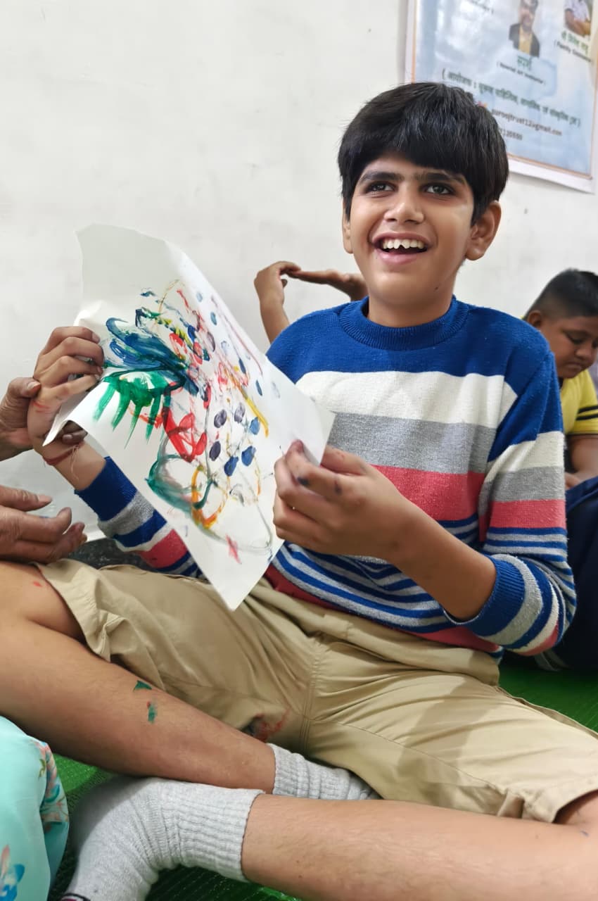 विश्व विकलांग दिवस पर महत्वपूर्ण चित्रकला कार्यशाला “उड़ान हमारी” का आयोजन क‍िया गया