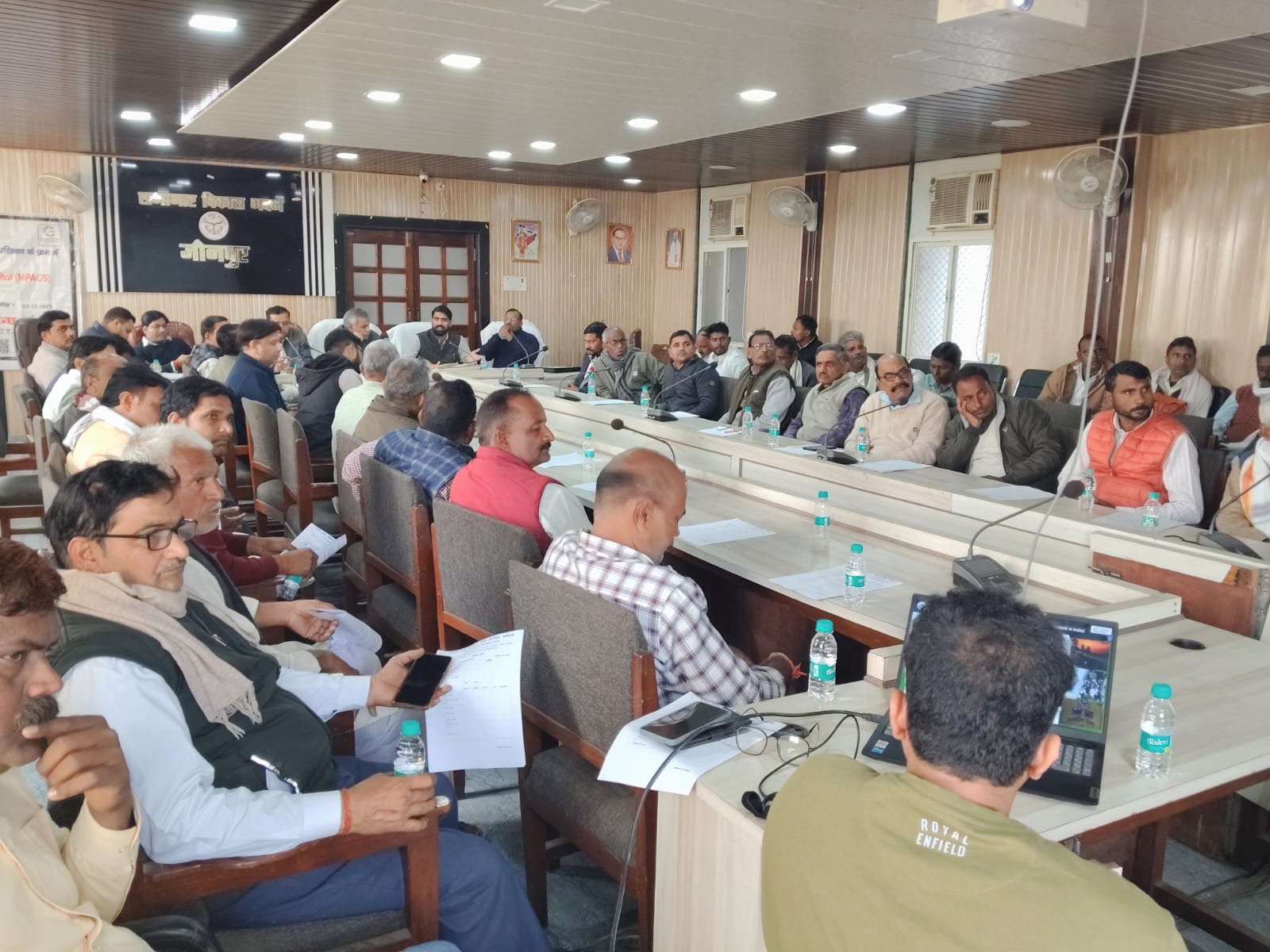 सहकारिता द्वारा आयोजित प्रशिक्षण कार्यक्रम में उपस्थित लोग