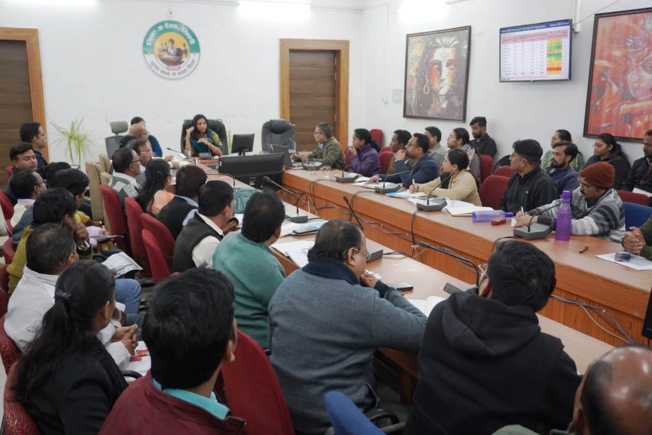 Seoni: Collector issues instructions on improving maternal and child health and eradicating TB