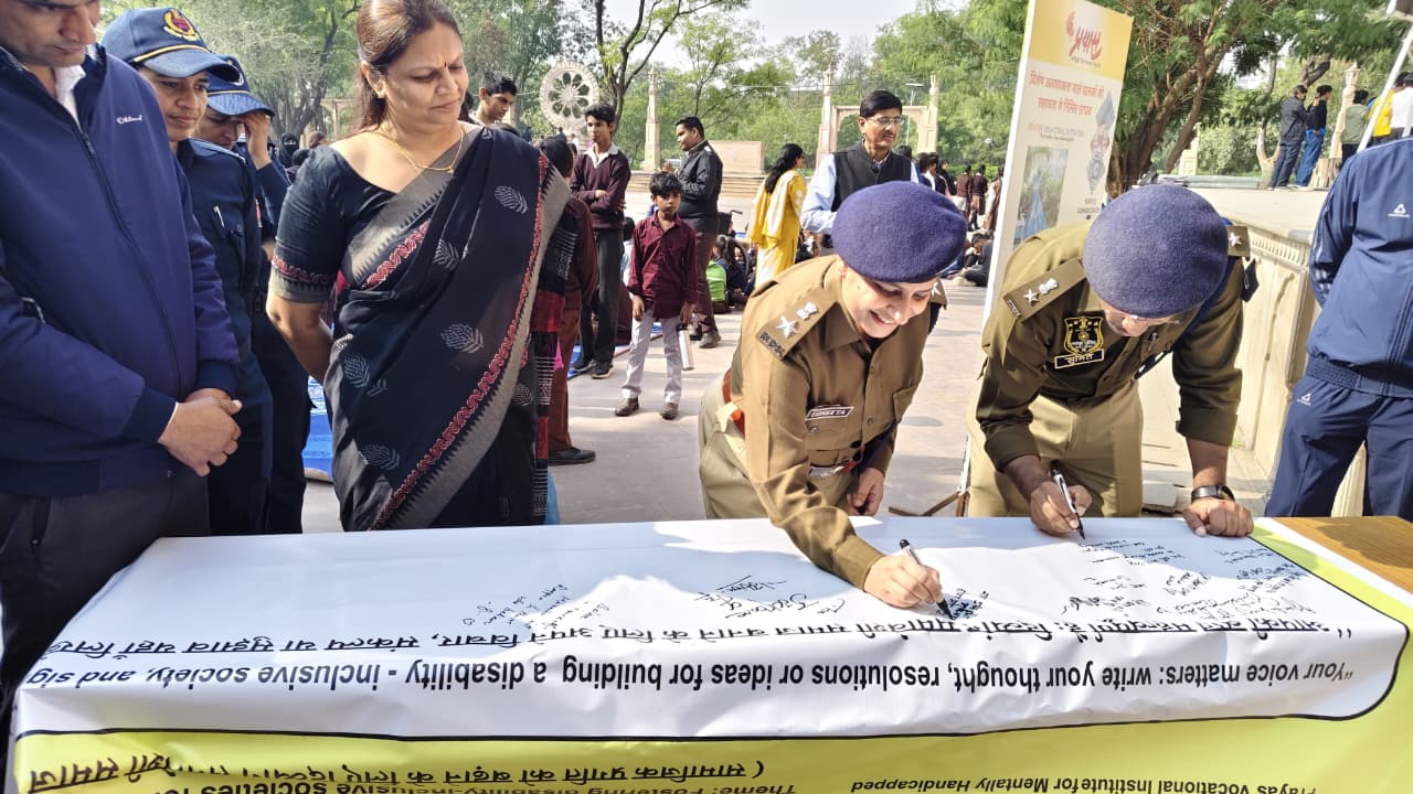 पुलिस ने दिव्यांग बच्चों को सिखाया आत्म-सुरक्षा का पाठ