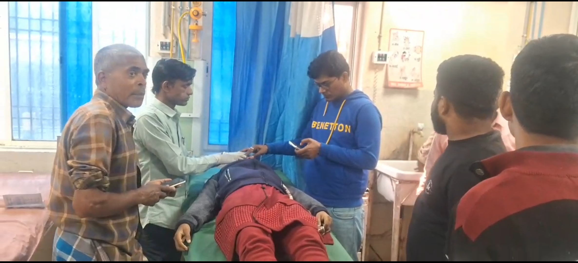 अररिया फोटो:फारबिसगंज अस्पताल में इलाज रत शिक्षिका