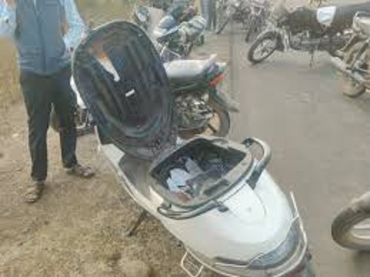 दिनदहाड़े व्यापारी से 20 लाख की लूट दिनदहाड़े व्यापारी से 20 लाख की लूट