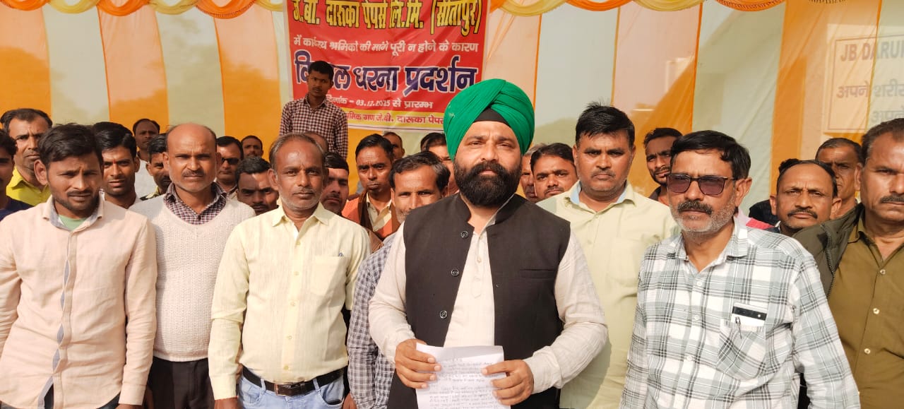 जानकारी देते पिंदर सिंह