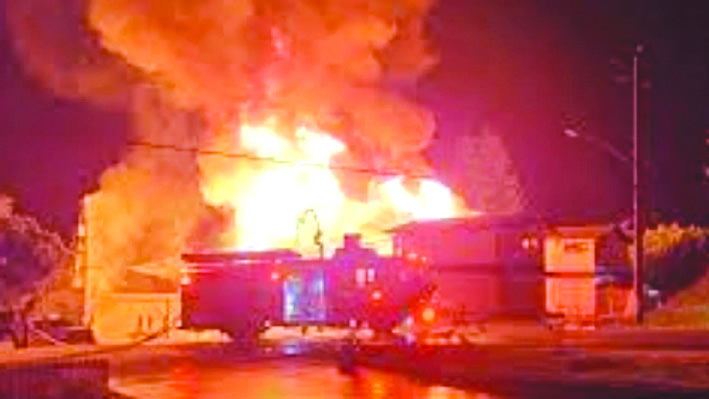 स्टोर में भड़की आग