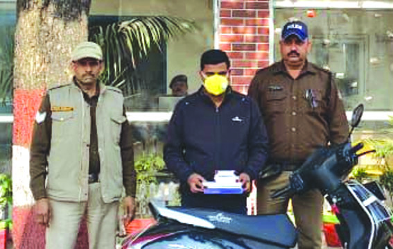 पुलिस गिरफ्त में आरोपित