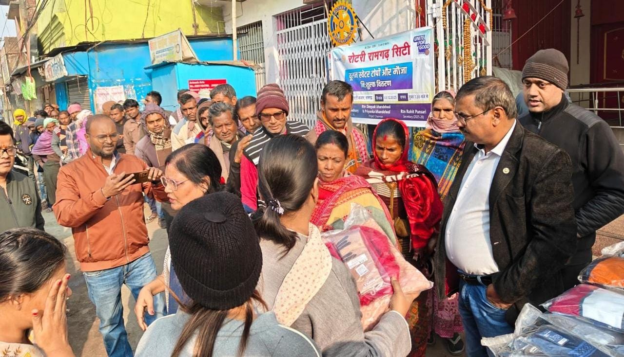 वितरण करते लोग वितरण करते लोग