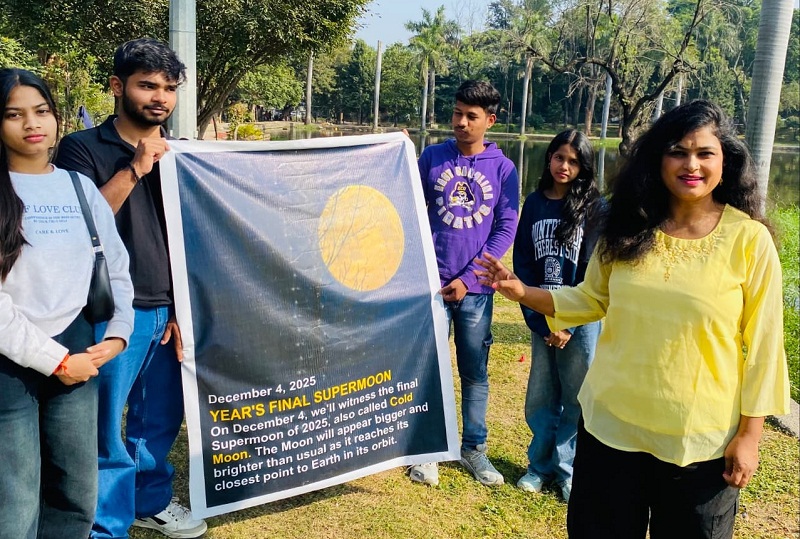 पूर्णिमा पर दिखने वाले सुपरमून की जानकारी देते हुए सारिका पूर्णिमा पर दिखने वाले सुपरमून की जानकारी देते हुए सारिका