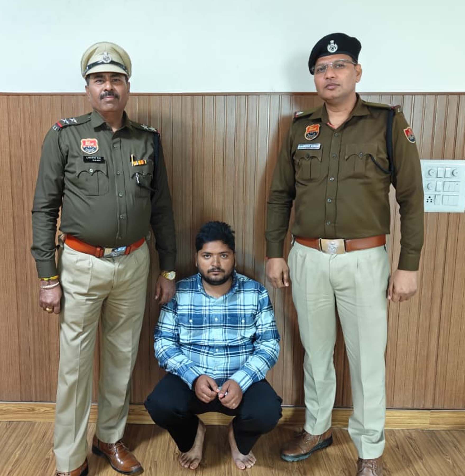 गुरुग्राम पुलिस की गिरफ्त में प्रॉपर्टी में ठगी करने का आरोपी।